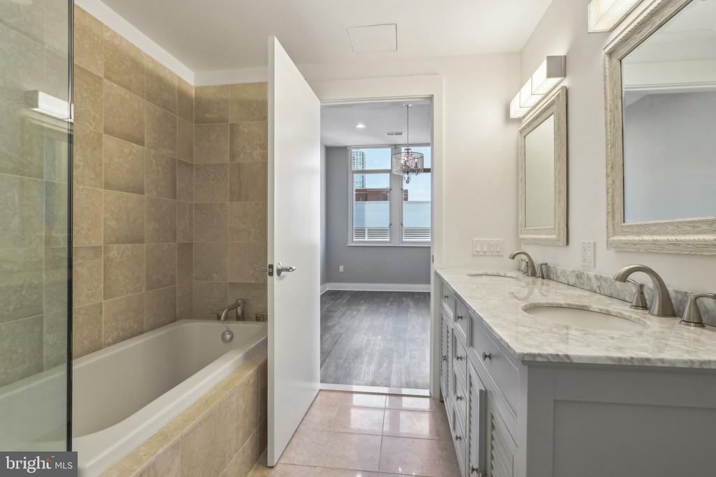 1101 LOCUST STREET 8B