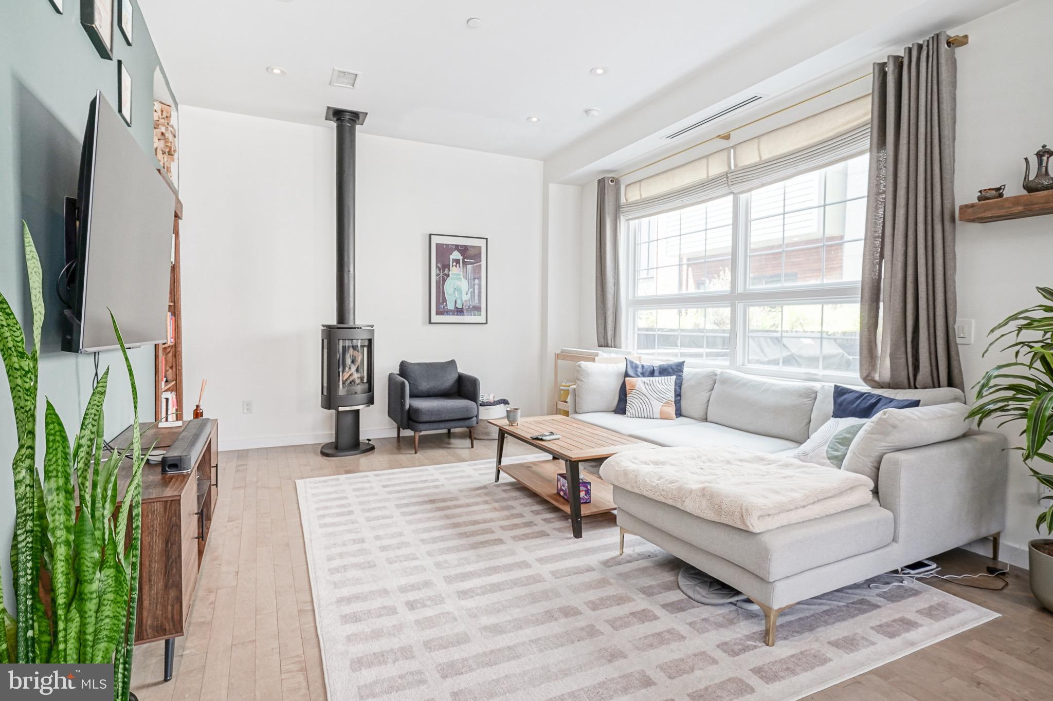 1124 Shackamaxon St #2