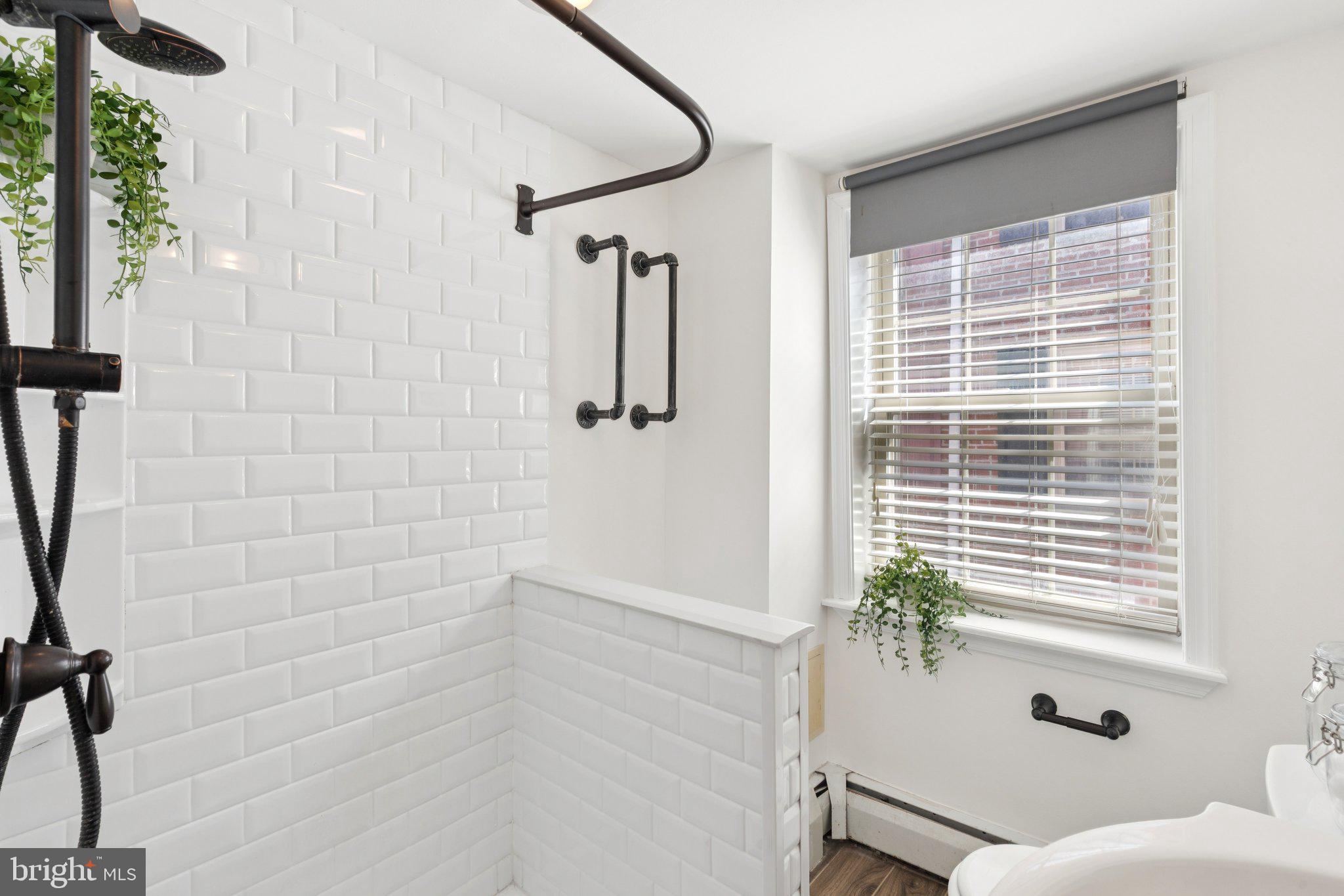 525 FITZWATER STREET 4