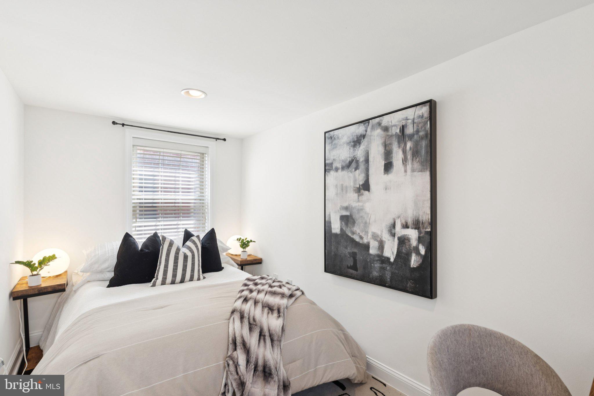 525 FITZWATER STREET 4