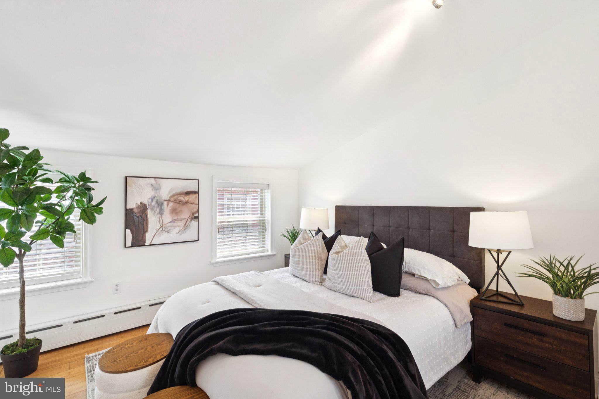 525 FITZWATER STREET 4