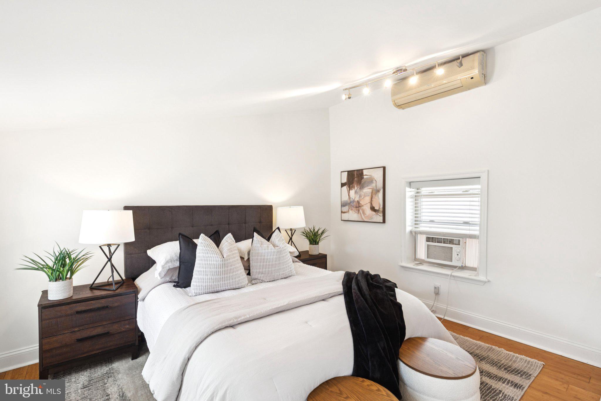 525 FITZWATER STREET 4