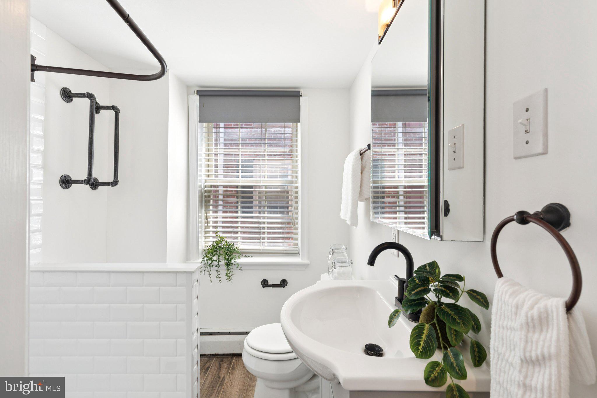 525 FITZWATER STREET 4