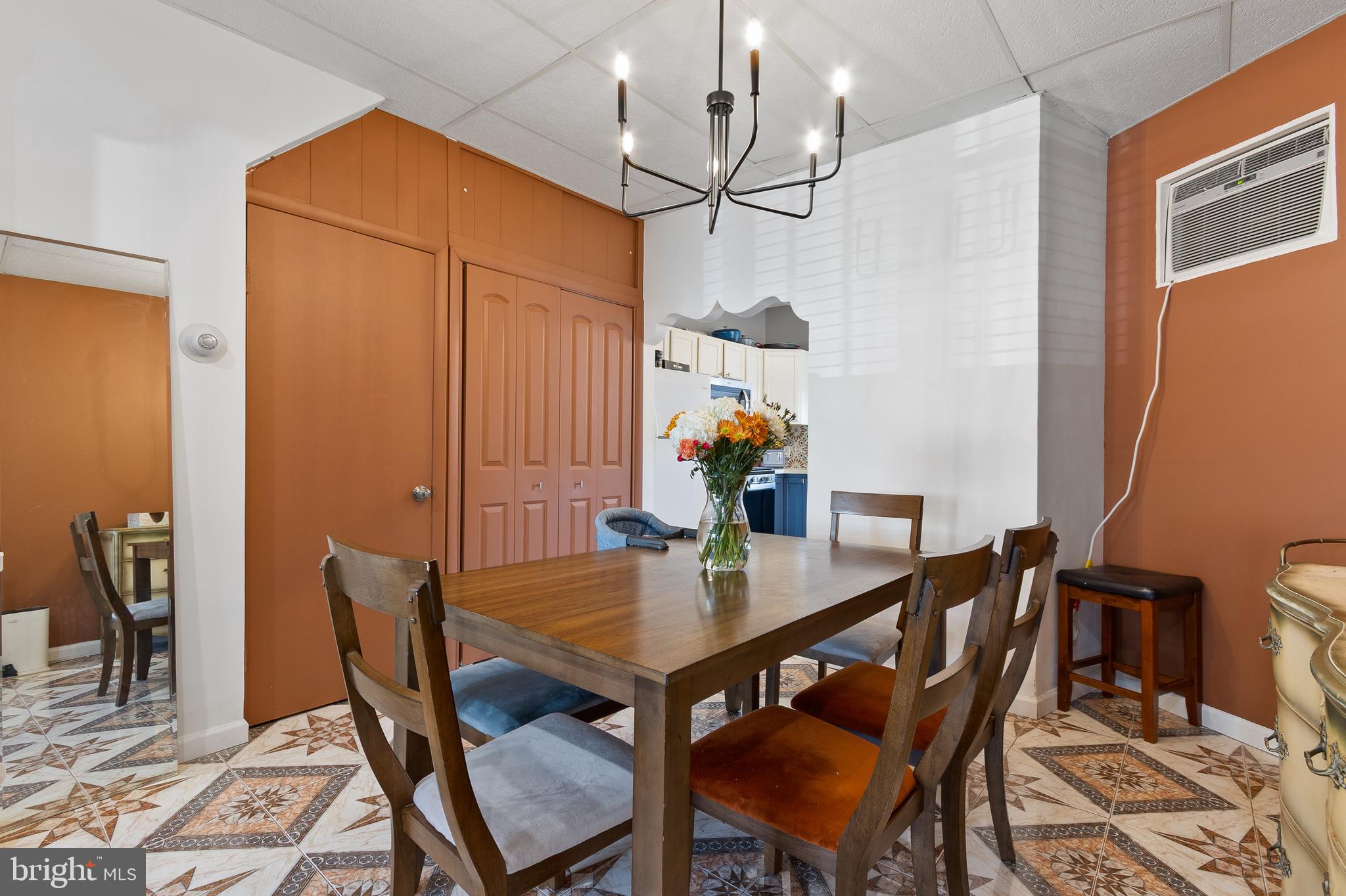 1106 W MOYAMENSING AVENUE
