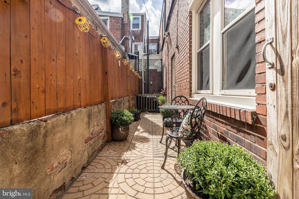 4339 MAIN STREET R