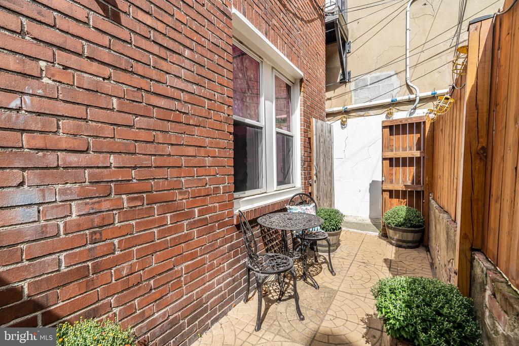 4339 MAIN STREET R
