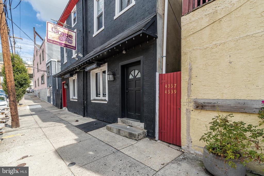 4339 MAIN STREET R