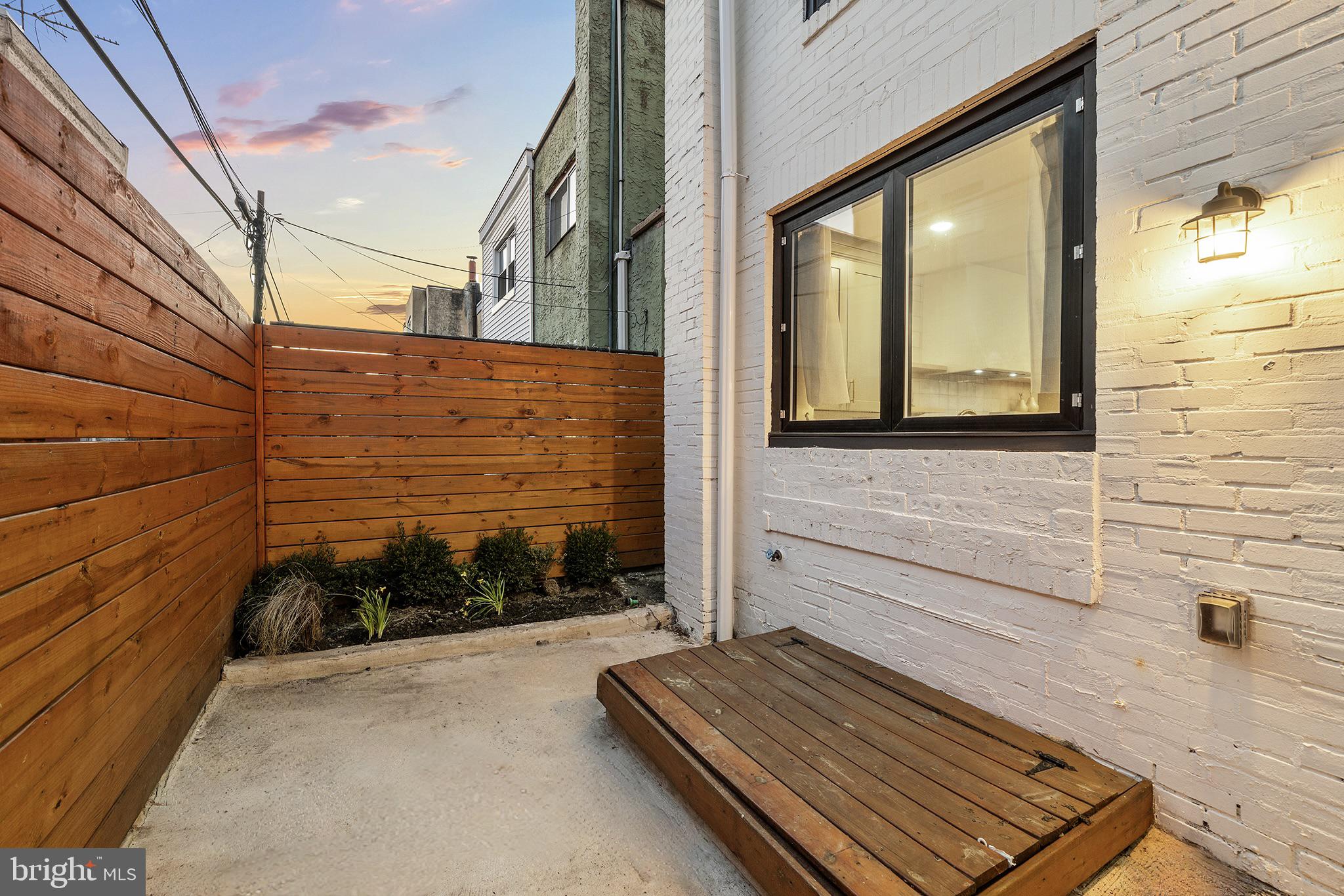 1106 WATKINS STREET