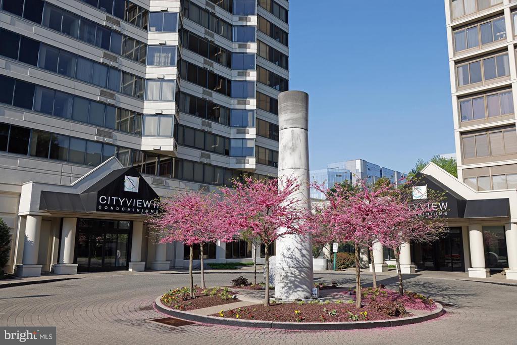 2001 HAMILTON STREET 2001