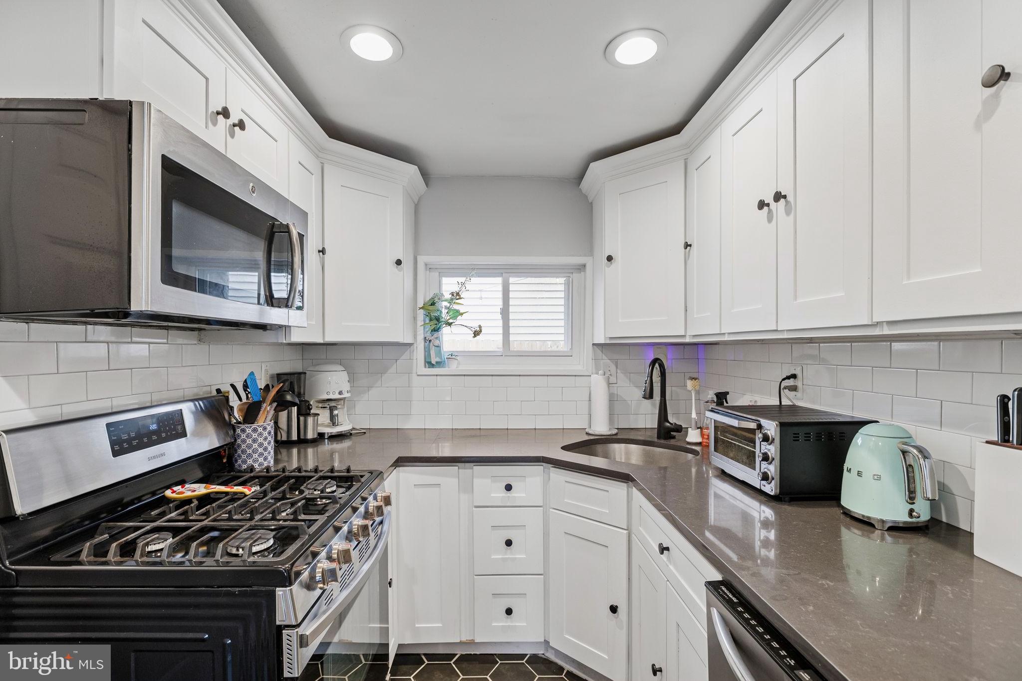 1705 MONTROSE STREET