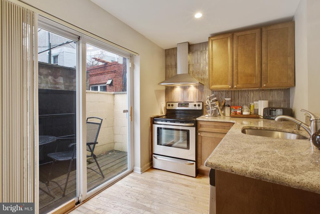 736 SALTER STREET