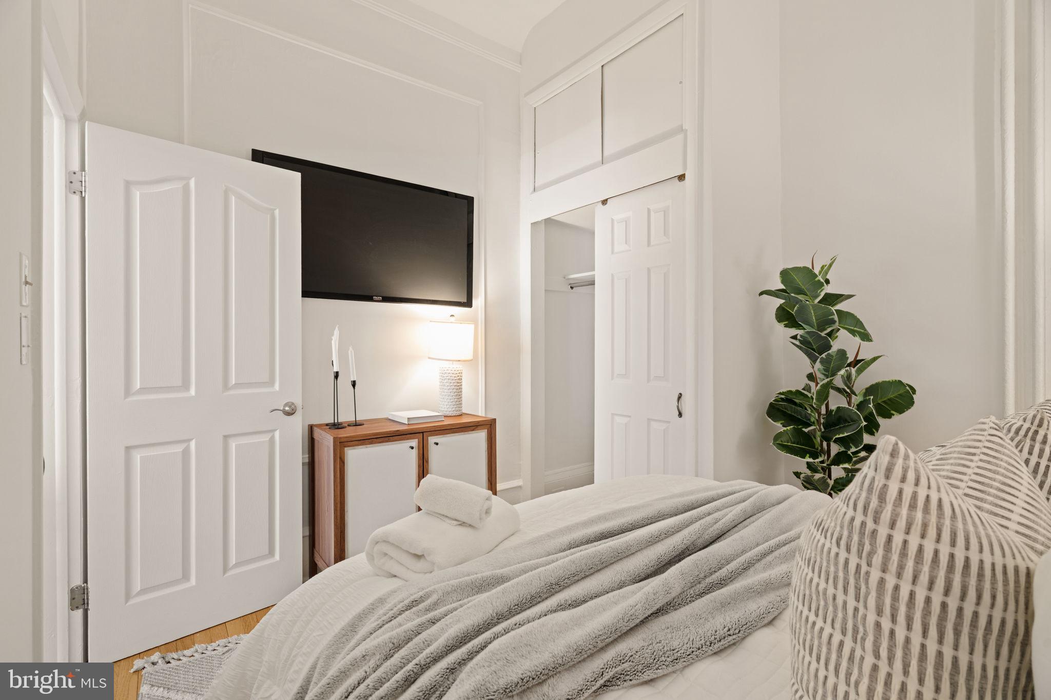 1109 SPRUCE STREET 1F