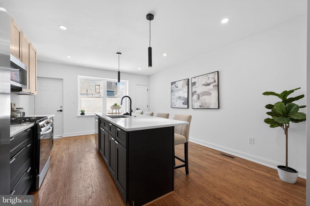 1732 S 8TH STREET