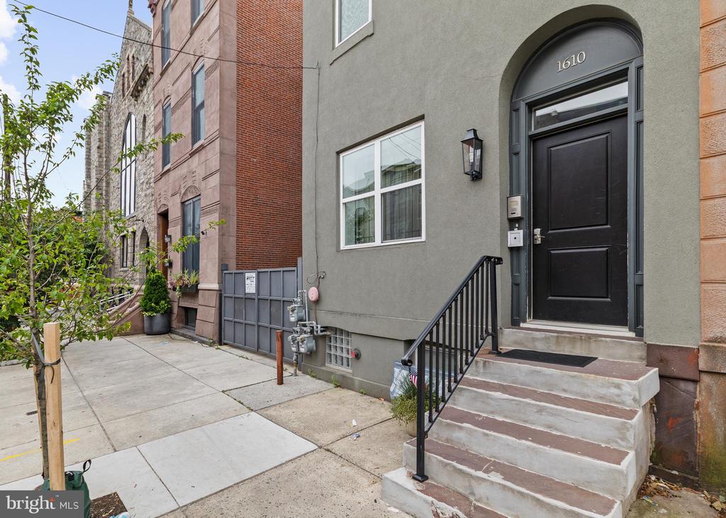 1610 CHRISTIAN STREET Unit: 3