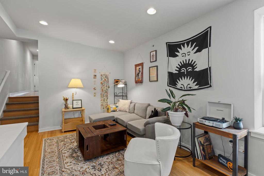 1610 CHRISTIAN STREET Unit: 3