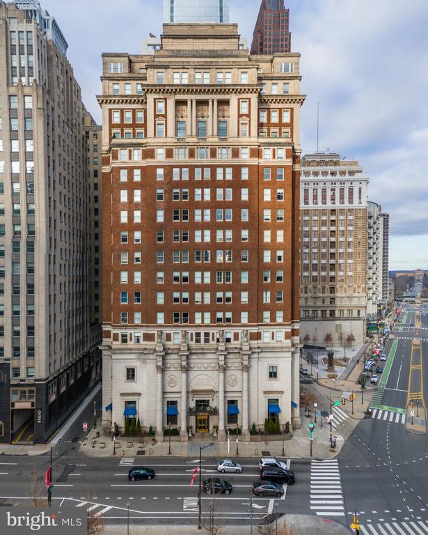 1600 ARCH STREET 18 605