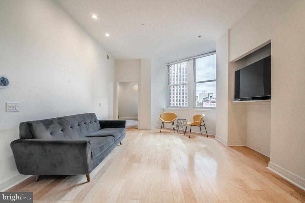 1600 ARCH STREET 18 605