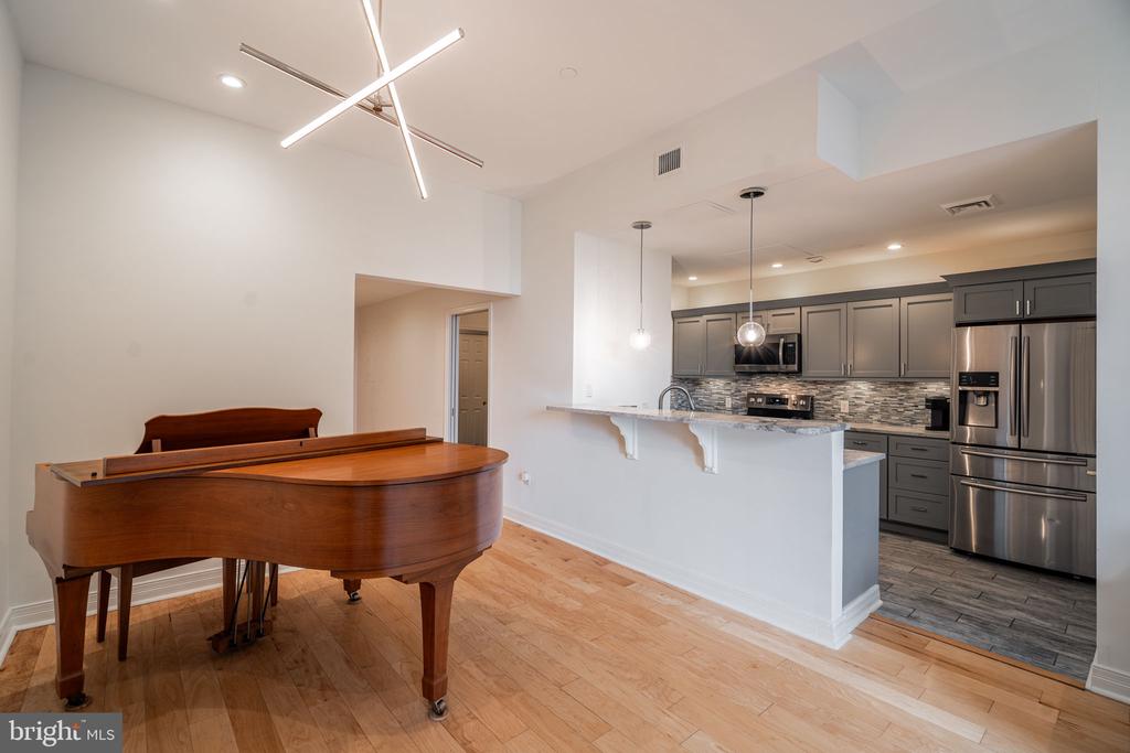 1600 ARCH STREET 18 605