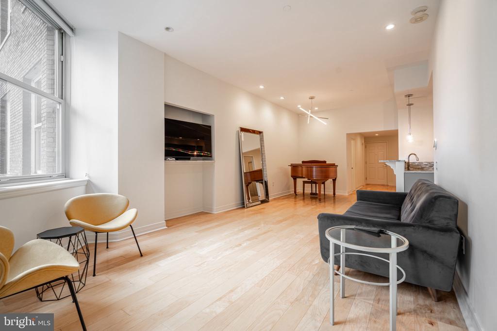 1600 ARCH STREET 18 605
