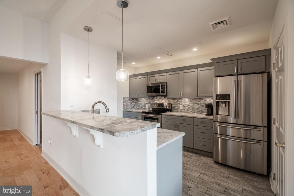 1600 ARCH STREET 18 605