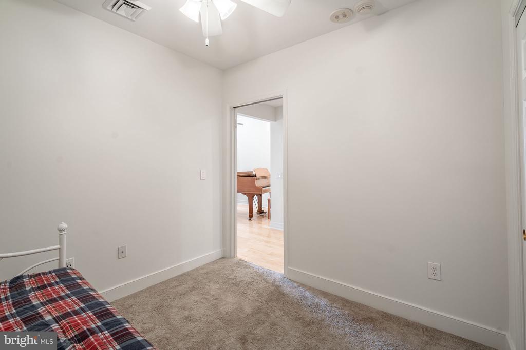 1600 ARCH STREET 18 605