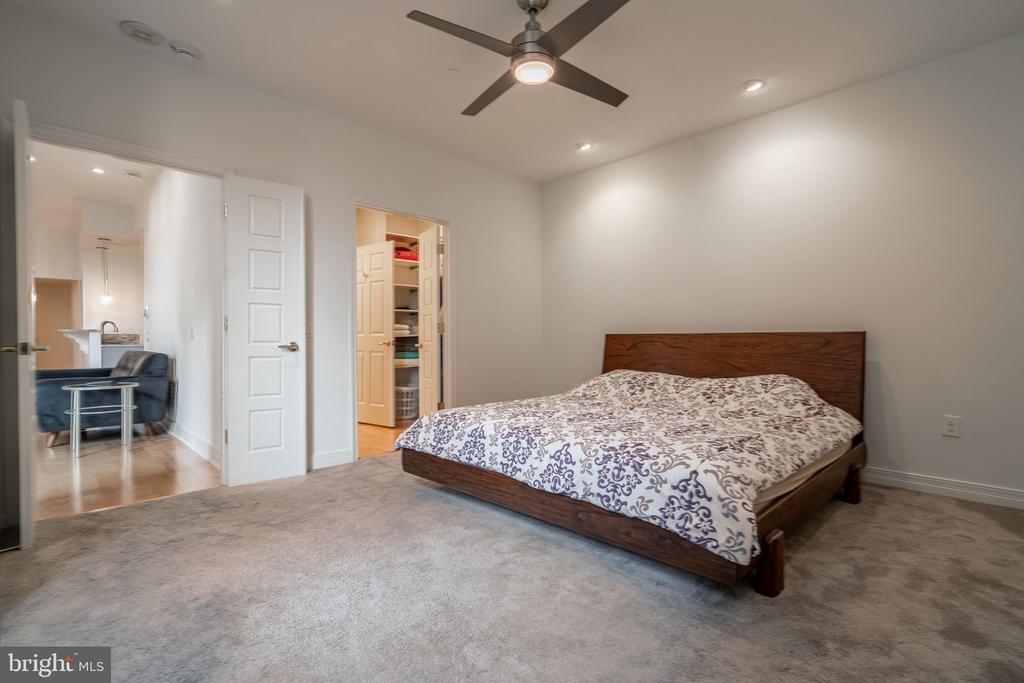 1600 ARCH STREET 18 605