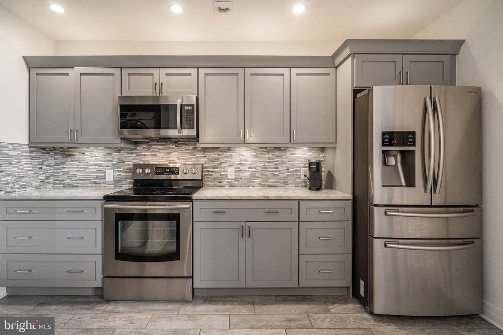 1600 ARCH STREET 18 605