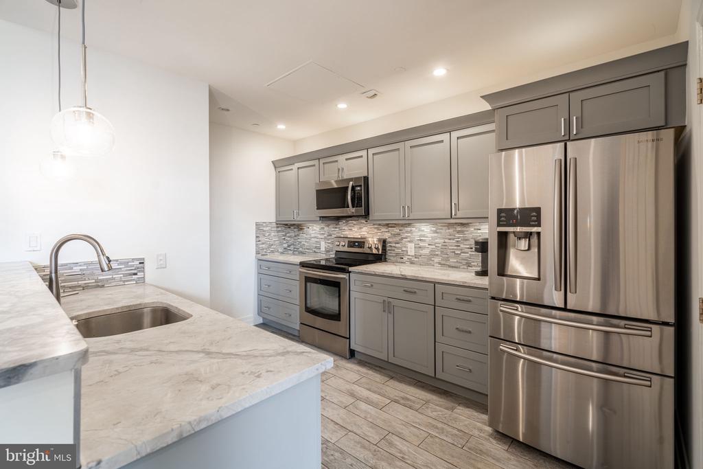 1600 ARCH STREET 18 605