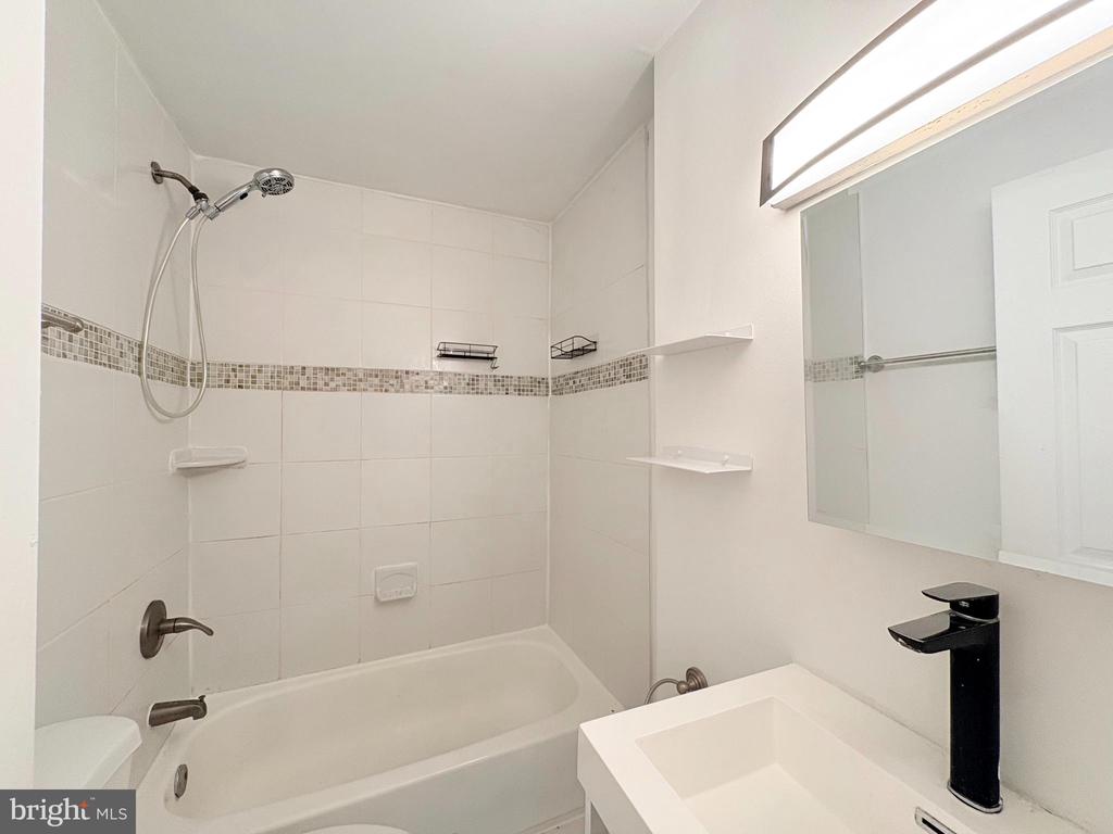1904 FAIRMOUNT AVENUE Unit: 1