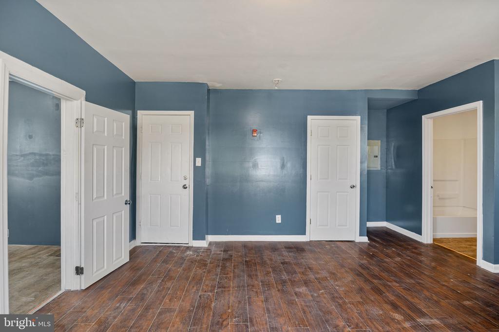 1301 W VENANGO STREET