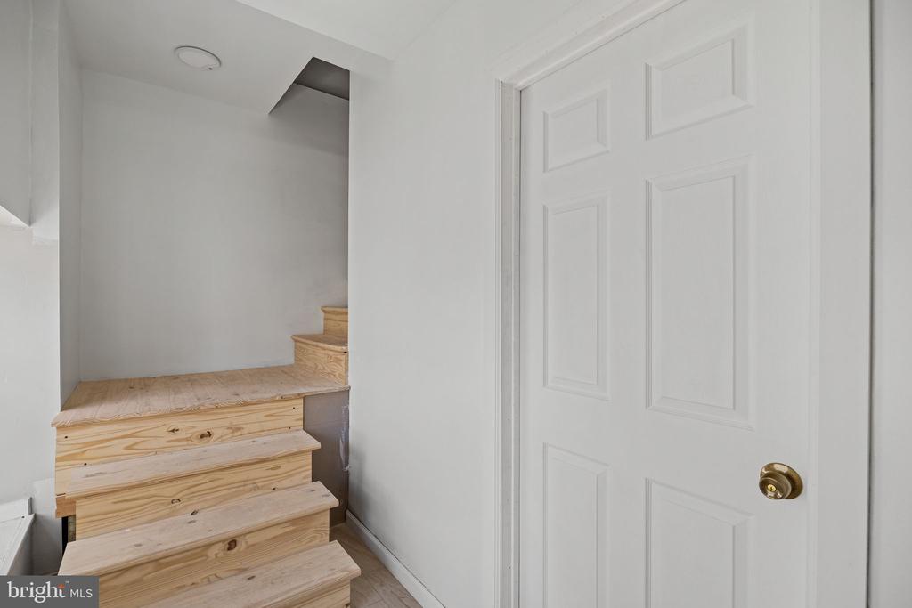 1301 W VENANGO STREET