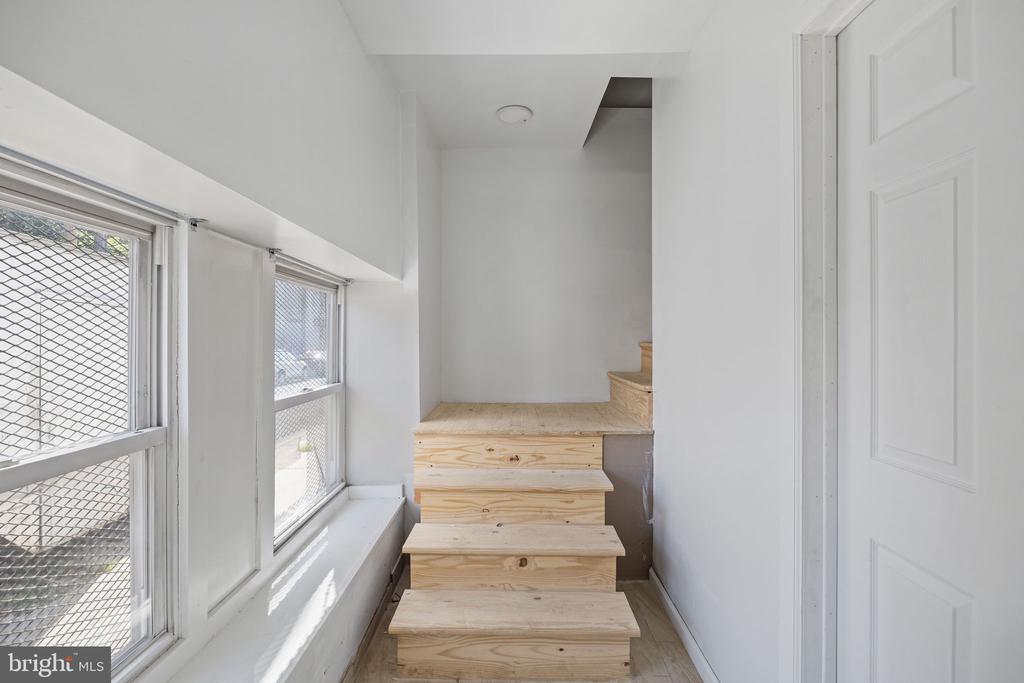 1301 W VENANGO STREET