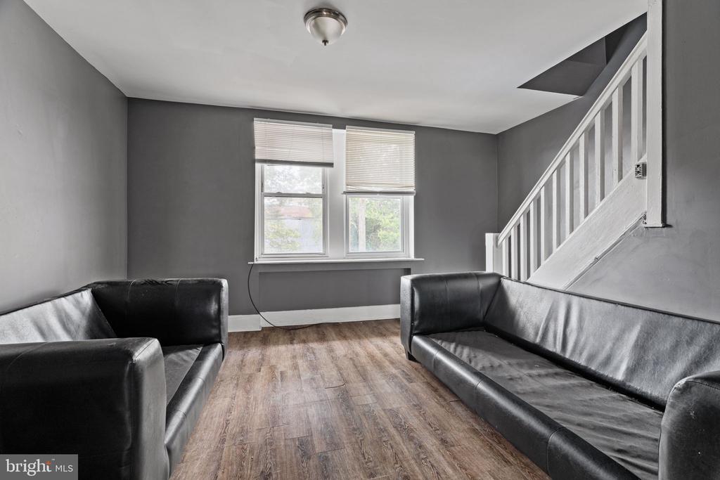 1303 W VENANGO STREET