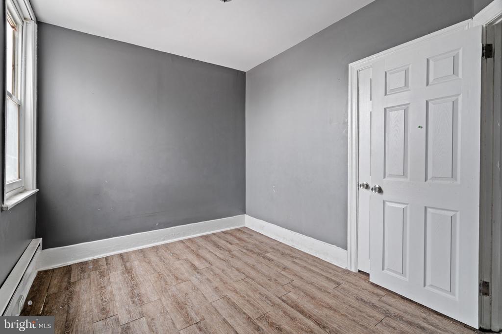 1303 W VENANGO STREET