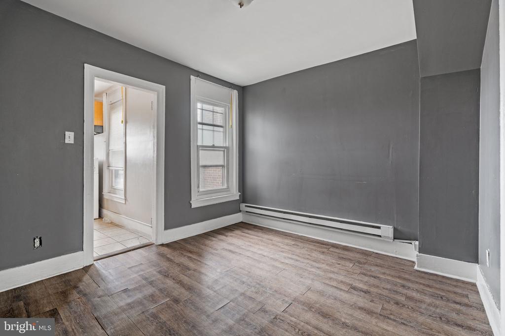1303 W VENANGO STREET