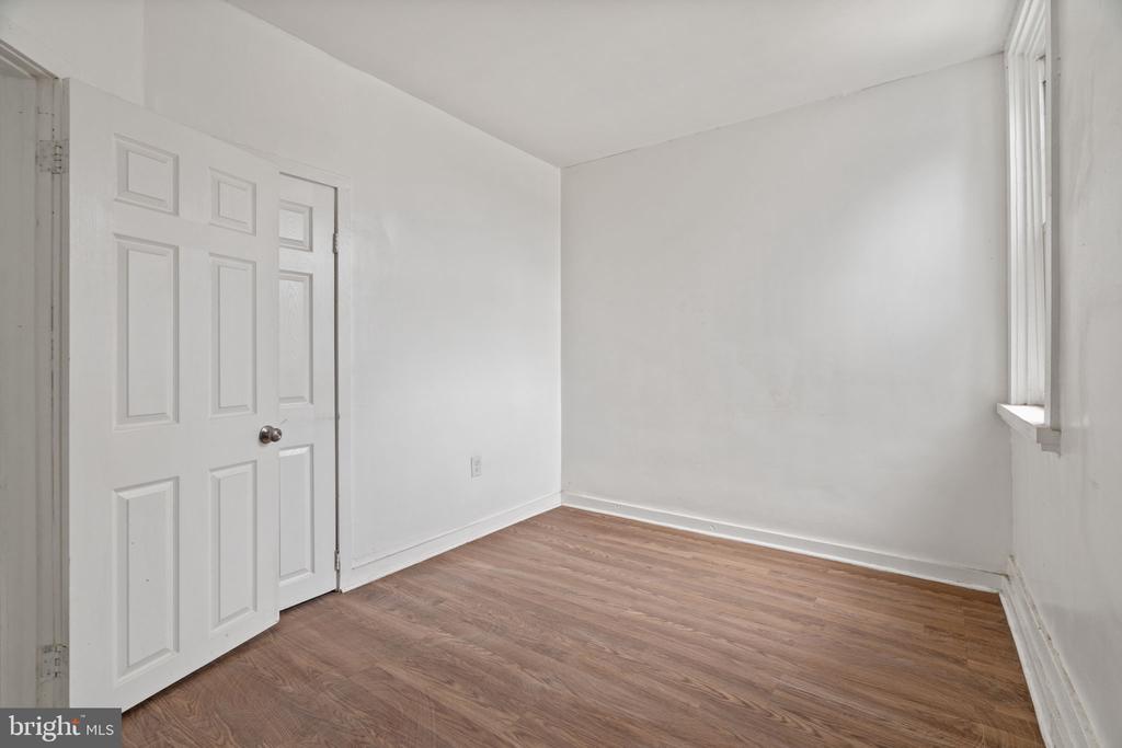 1303 W VENANGO STREET