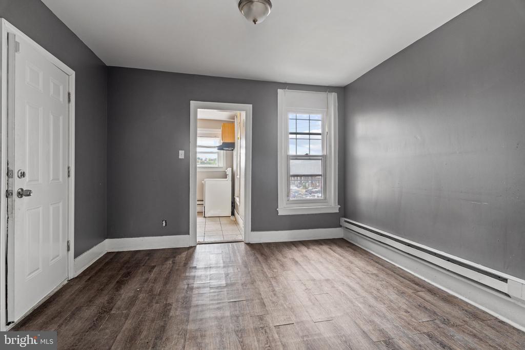 1303 W VENANGO STREET