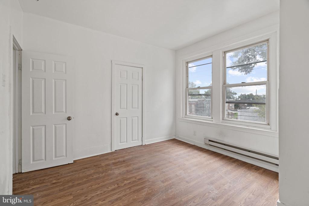 1303 W VENANGO STREET