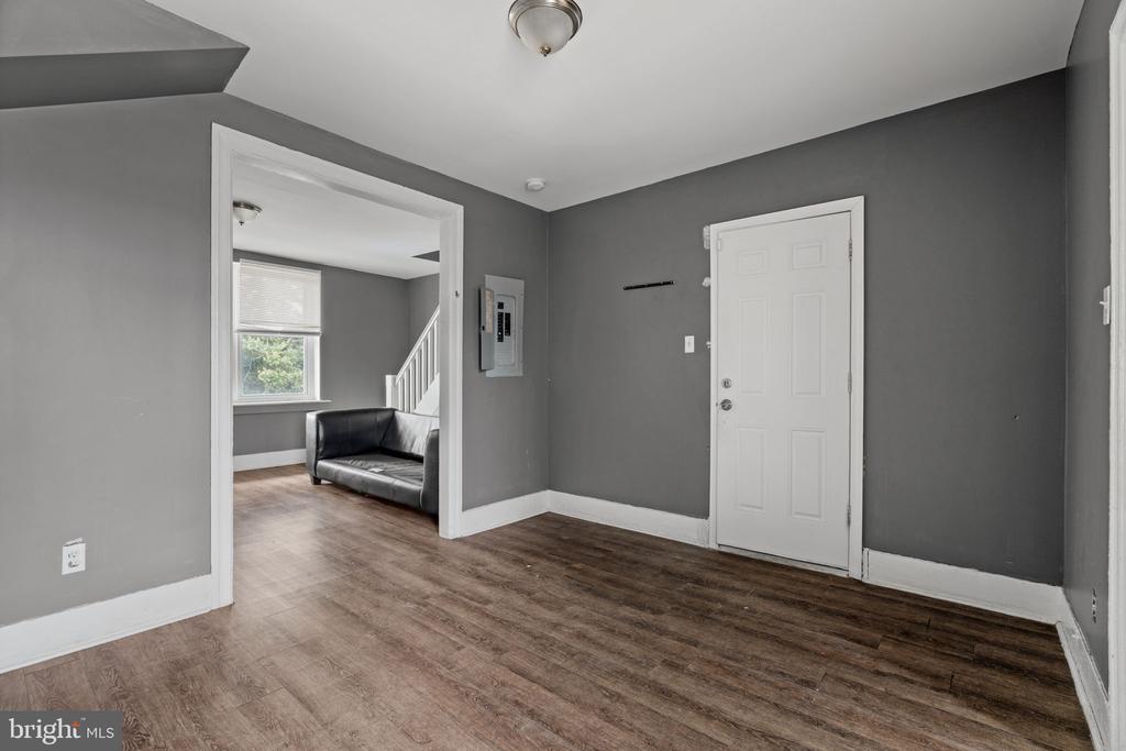 1303 W VENANGO STREET
