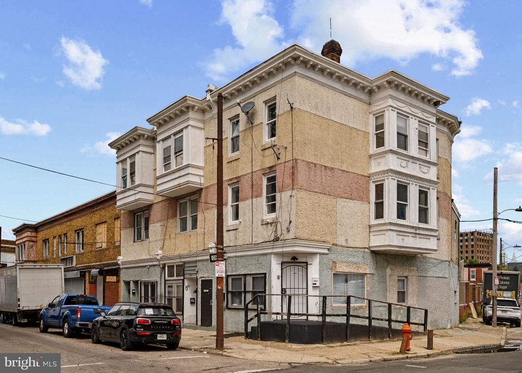 1303 W VENANGO STREET