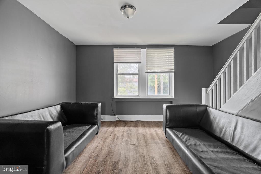 1303 W VENANGO STREET
