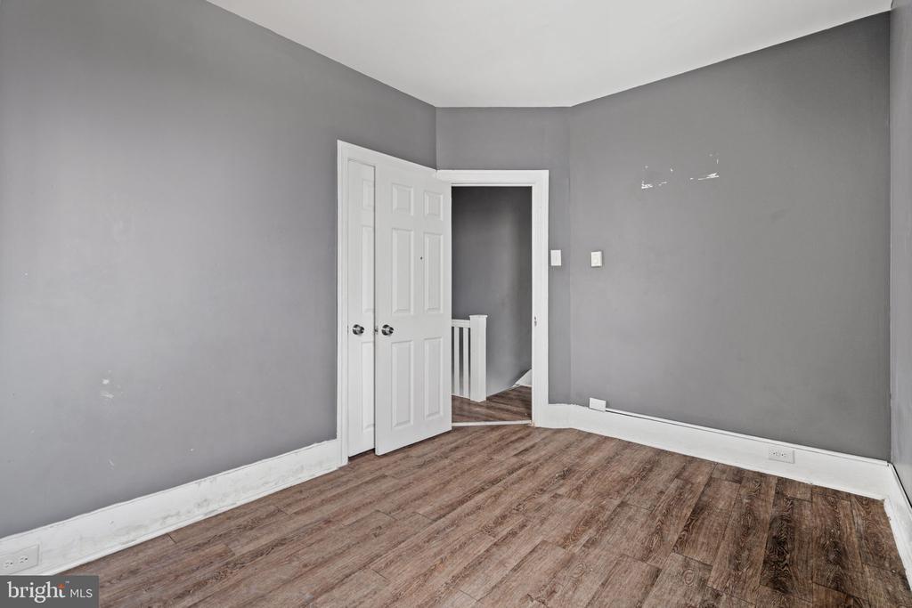 1303 W VENANGO STREET