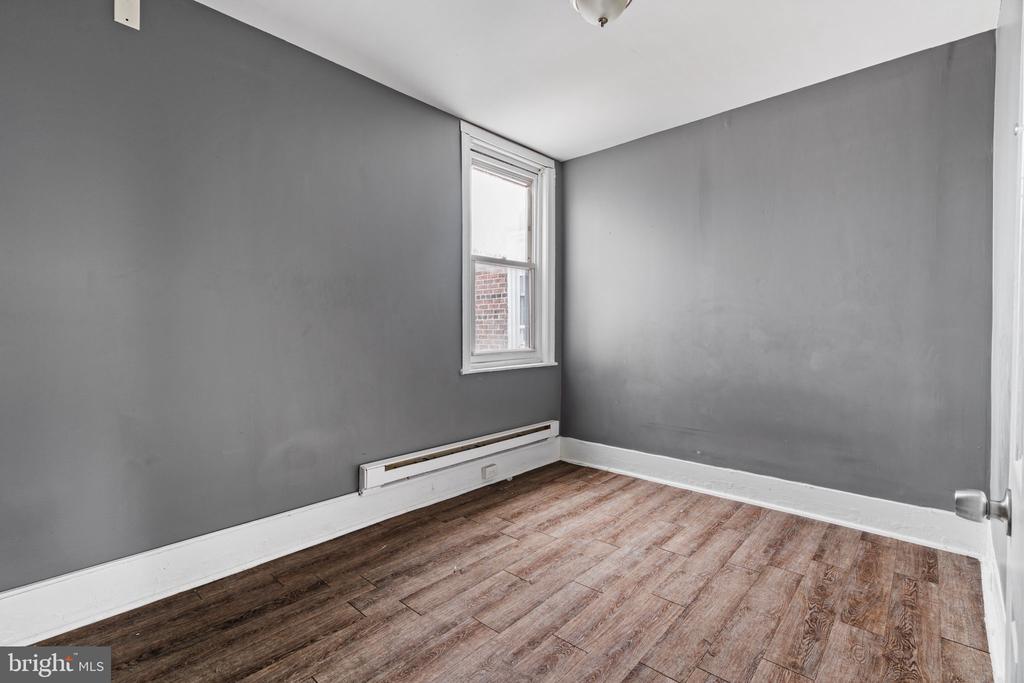 1303 W VENANGO STREET