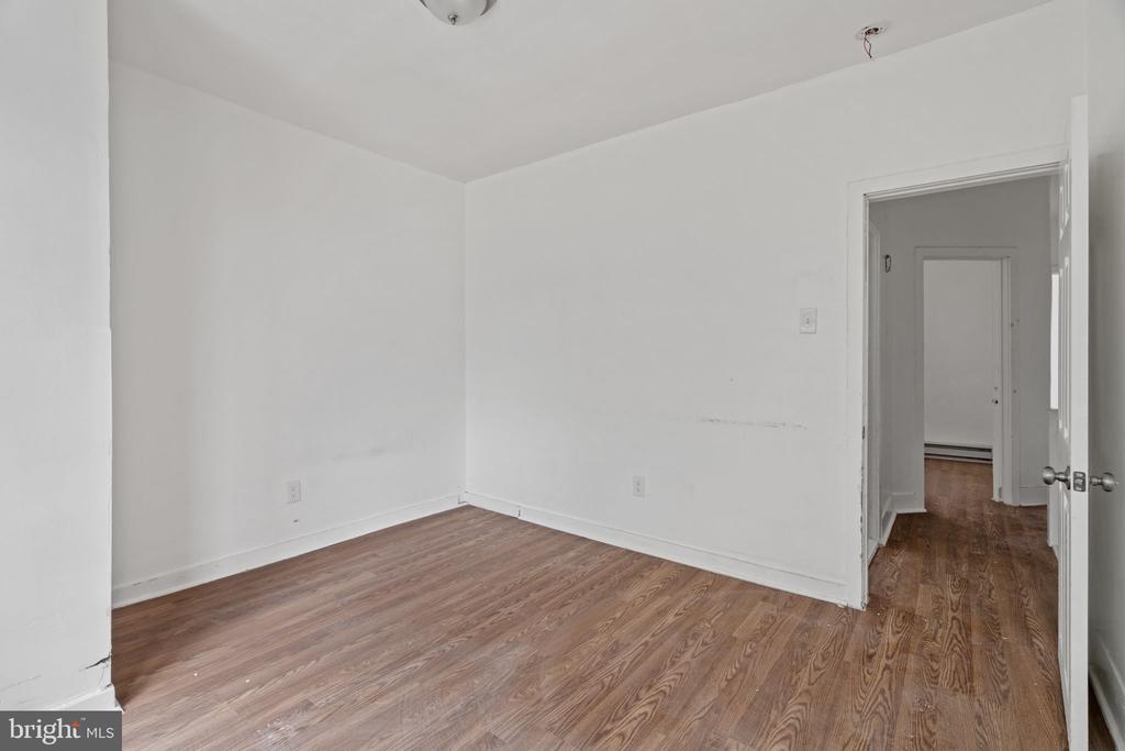 1303 W VENANGO STREET