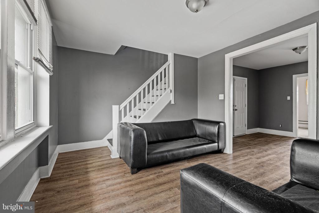 1303 W VENANGO STREET
