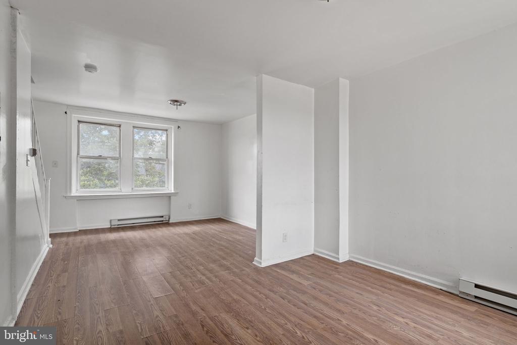 1303 W VENANGO STREET