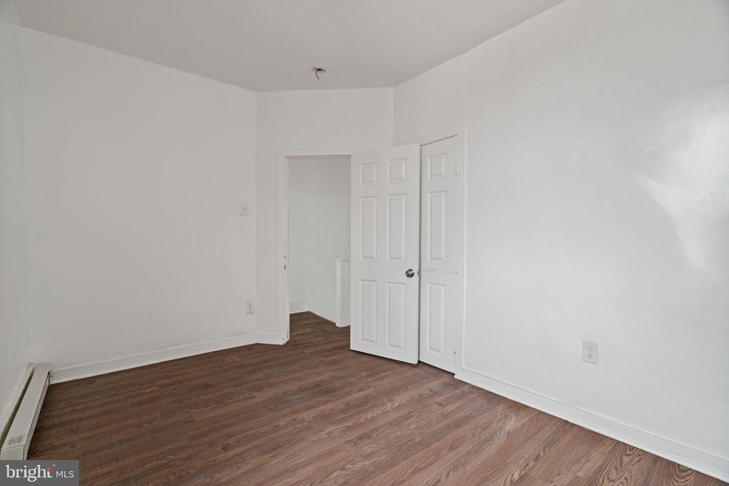 1303 W VENANGO STREET
