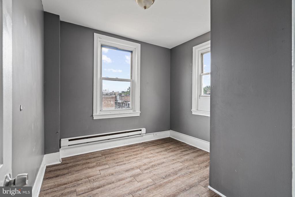 1303 W VENANGO STREET