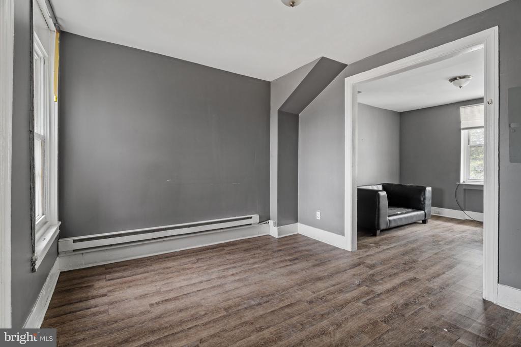 1303 W VENANGO STREET