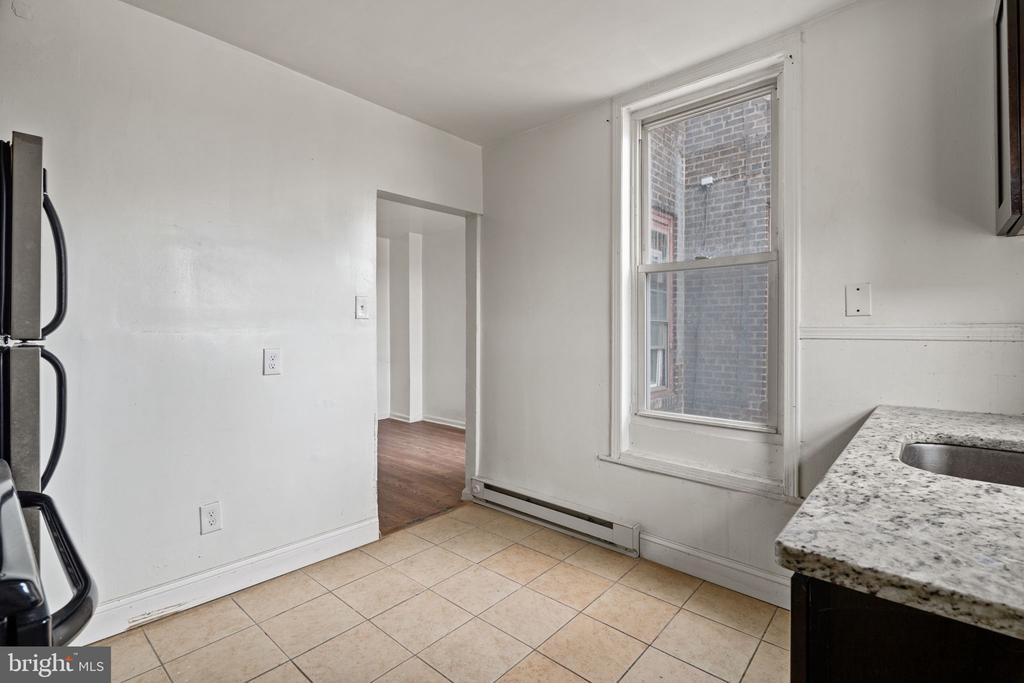 1303 W VENANGO STREET